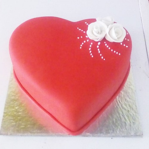 Romantic Red Heart Designer Cake Delivery in Ghaziabad
