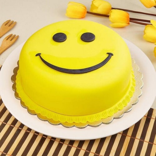 Smiling Face Emoji Fondant Cake Delivery in Ghaziabad