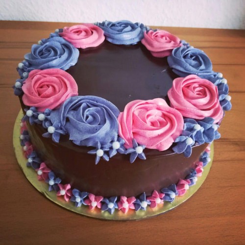 Chocolate Flower Royal Cake Delivery in Ghaziabad