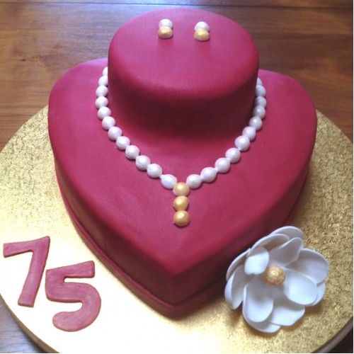 Pearl Necklace Fondant Cake Delivery in Ghaziabad