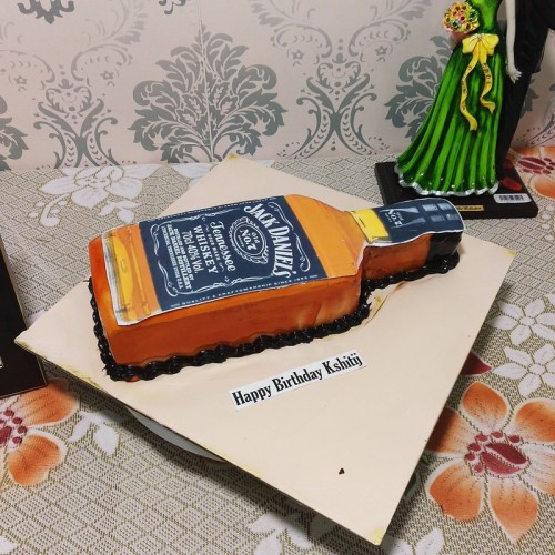 Jack Denial Whiskey Cake Delivery in Ghaziabad