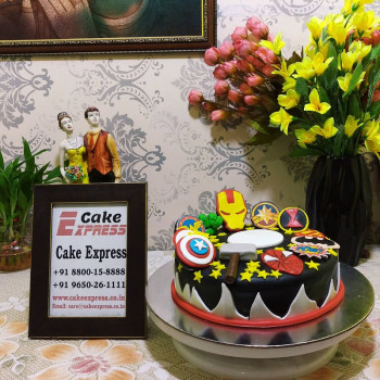 Avengers Superhero's Fondant Cake