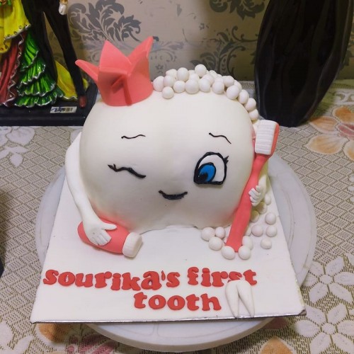 Funny Teeth Fondant Cake