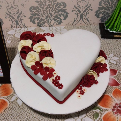Tender Heart Designer Fondant Cake Delivery in Delhi