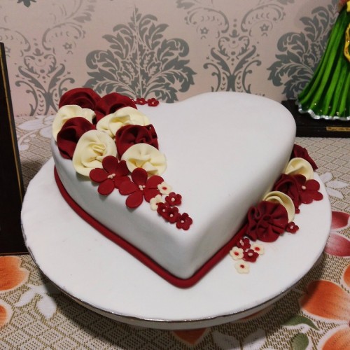 Tender Heart Designer Fondant Cake Delivery in Delhi