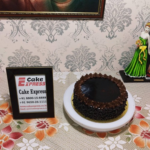 Chocolate Chip Cake Delivery in Ghaziabad