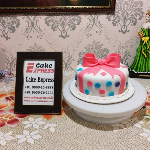 Pink Bow & Polka Dots Cake Delivery in Ghaziabad