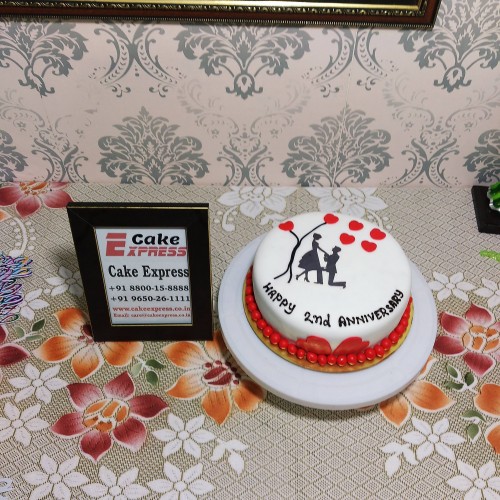 Loving Couple Romantic Fondant Cake Delivery in Ghaziabad