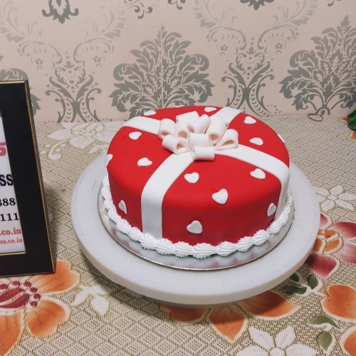A Delectable Treat Fondant Cake Delivery in Ghaziabad