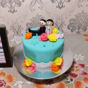 Lovely Couple Anniversary Fondant Cake Delivery in Ghaziabad