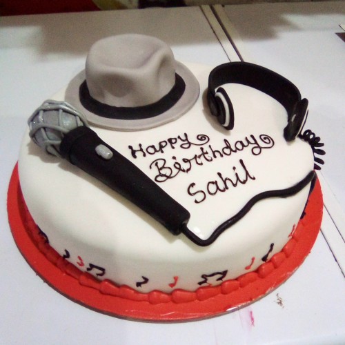 Customized Music Lover Fondant Cake Delivery in Ghaziabad